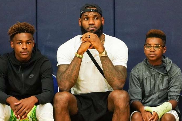 詹姆斯有幾個兒子?